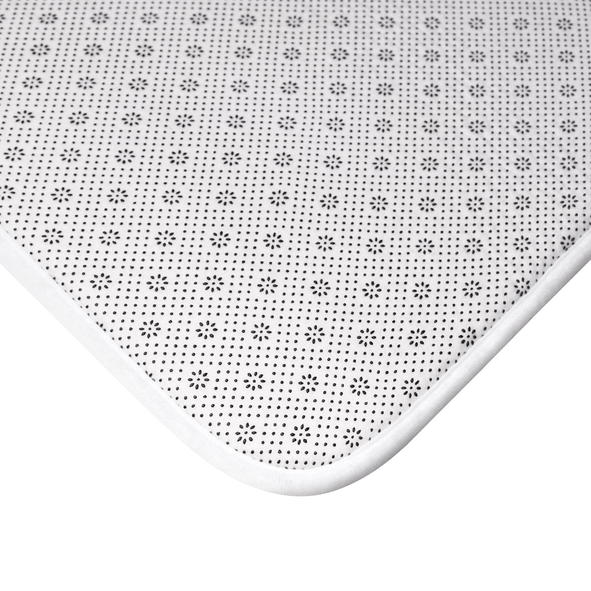 Evergreen Wreath Christmas Bath Mat – Dark Green — showing the non-slip backing